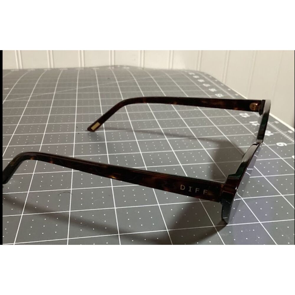 Diff Sunglasses - Picture 2 of 3